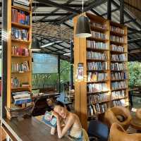 Booktree Library & Café คาเฟ่+ร้านหนังสือ ภูเก็ต