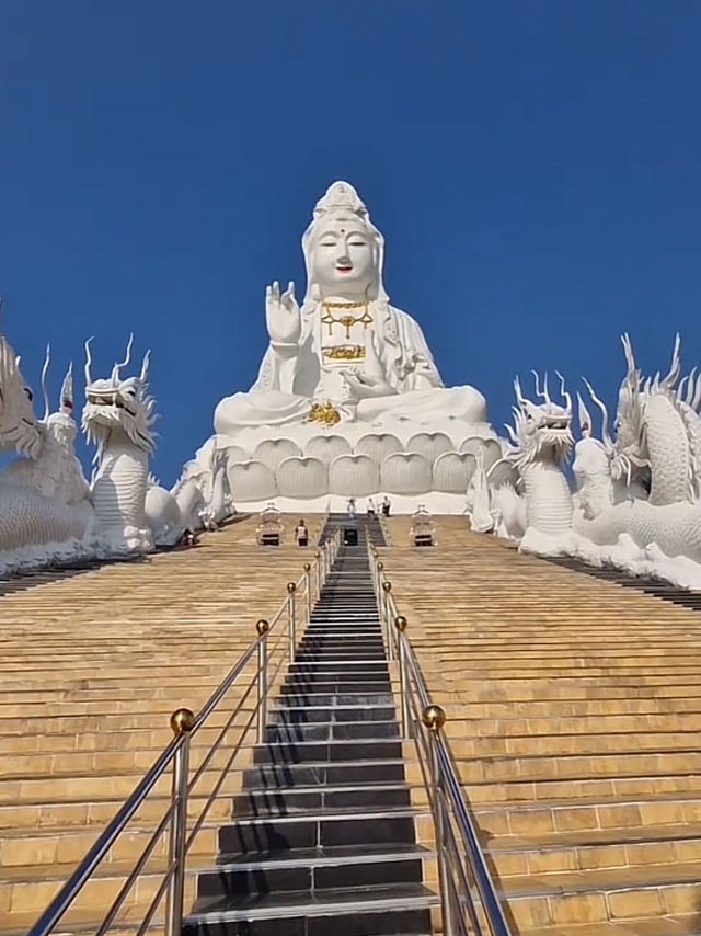วัดห้วยปลากั้ง งดงามเหนือจินตนาการ เมืองเชียงราย
