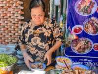 Bún Thịt Nướng Chả Giò ร้านหมูย่างข้างถนน