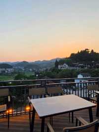 What's Furong Town like before night fall?