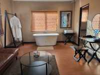 Brown Room: Naptel Changmoi 
