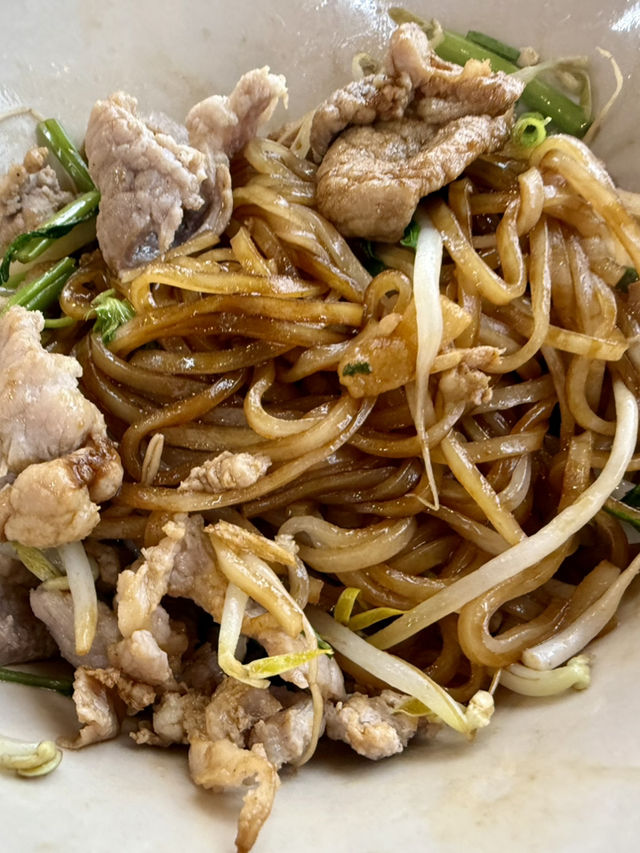 高雄大立百貨A館電影院旁邊（大城老船麵）美食小吃.值得推薦大家