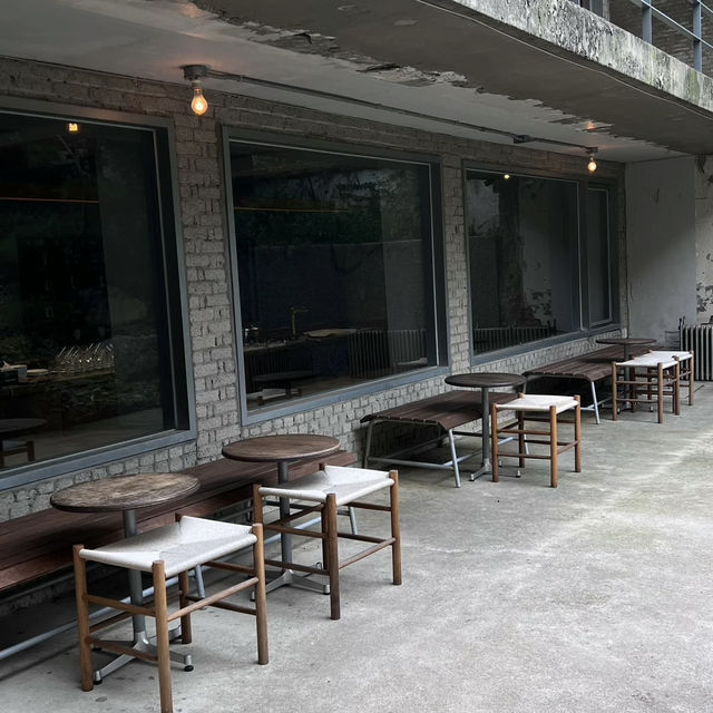 Industrial Soul Meets Slow Coffee – My Visit to Anthracite Seogyo, Seoul