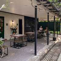 Little Contrast Cafe
