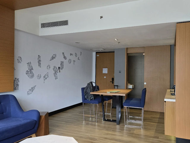 Aloft Kuala Lumpur Sentral: A Convenient & Value-Packed Stay! 🏨✨