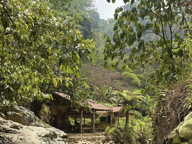 Discover Leuwi Hejo: Jakarta's Hidden Waterfall Oasis! 🌳💦