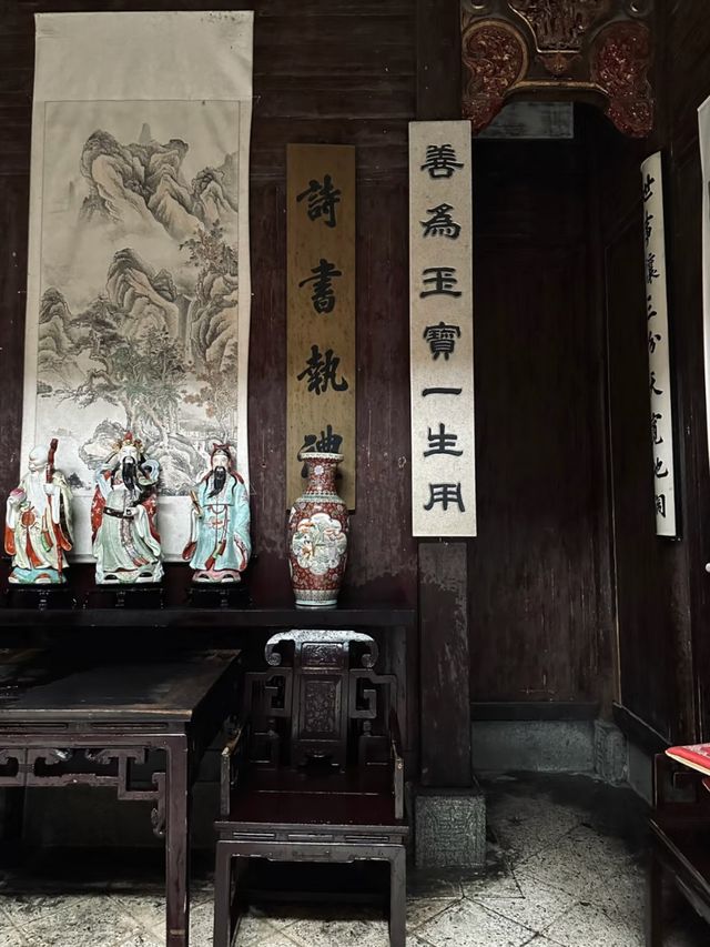 Where Mountains Dream and Water Remembers: Hongcun