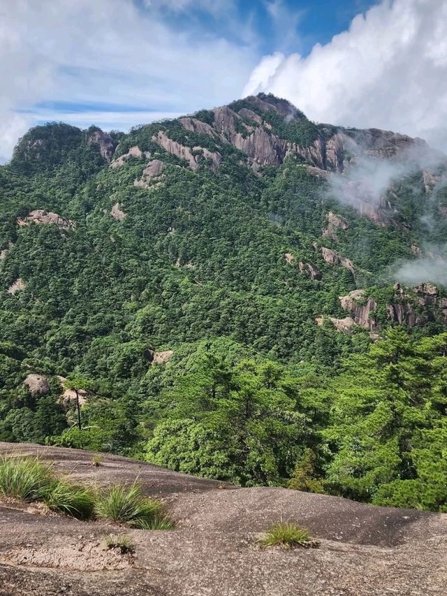 “The Whispering Stream of Huangshan”