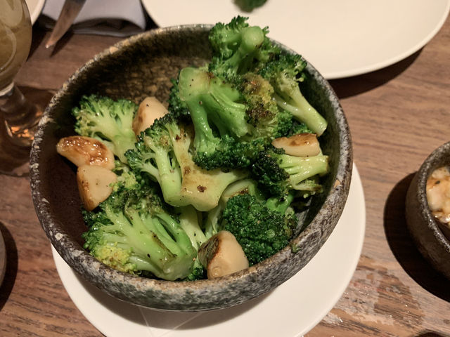 🍷 Opus Bar & Grill – A Flavorful Dining Experience at Voco Orchard