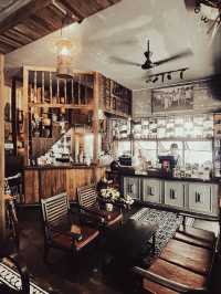 Tiem Caphe Saigon: A Retro Flashback