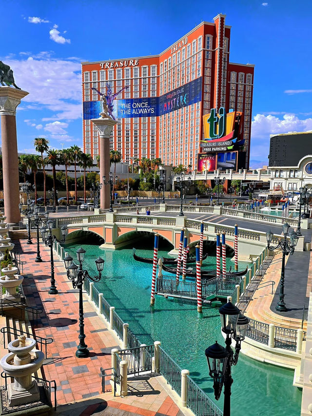 Venetian Outdoor Canal – Sun-Drenched Beauty Under the Vegas Sky ☀️🌊