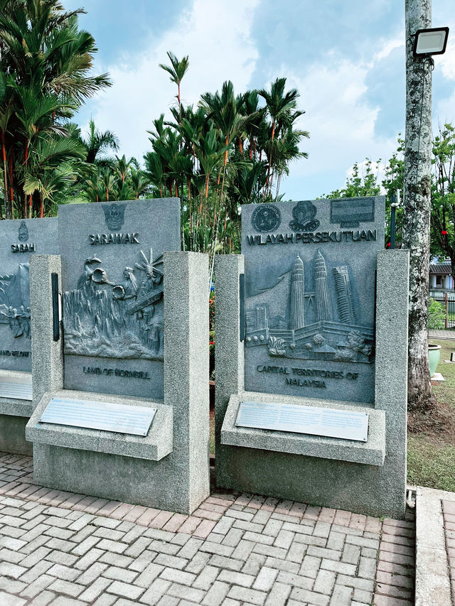 Taman Sahabat Kuching: Beautiful Park Celebrating Friendship and Culture Taman Sahabat Kuching: Beautiful Park Celebrating Friendship and Culture