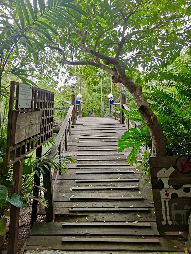 หลงทางไม่ว่า แต่อย่าหลงรักร้านนี้ 🌴✨