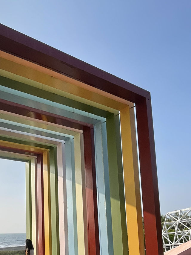 가오슝 ‘旗津 彩虹教堂’ 포토스팟 — 바다·빛·프레임이 만드는 한 컷 🌈🌊 가오슝 ‘旗津 彩虹教堂’ 포토스팟 — 바다·빛·프레임이 만드는 한 컷 🌈🌊