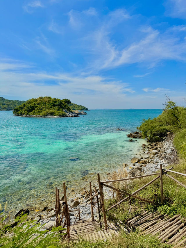 ทะเลแหวก เกาะสีชัง สวยมากกก 🌊