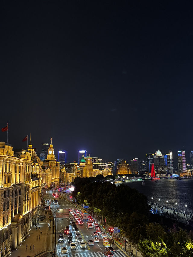 Night lights at The Bund ✨