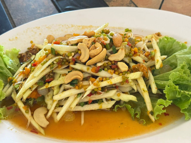 มุมอร่อยโคโม่ เขาชีจรรย์ 🌿