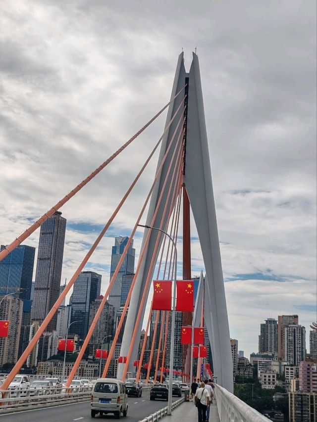 Riverside in the Mountain City: The Majestic Bridge