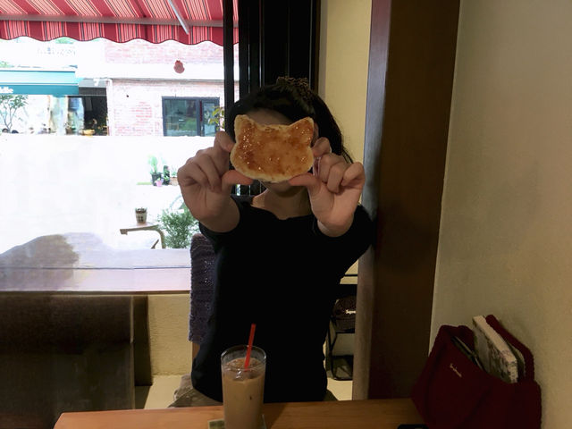 가을에 꼭! 가야하는 행궁동 느좋 카페 [사랑과 자유] 🤍🪽