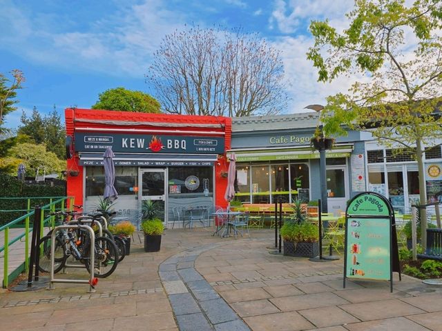 큐가든으로 향하는 길, 런던 큐가든 지하철역🚉