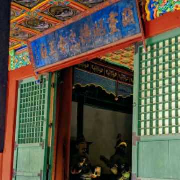 🏯 Donggwanwangmyo Shrine – Seoul’s Ancient Temple of Loyalty