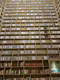 《從北投大地酒店的書海震撼醒來 → 被月老強制開啟戀愛任務 → 八里夕陽美到想原地求婚 → 晚餐在順來十全排骨爆吃到靈魂出竅：我這趟出差根本不是工作，是天安排我談戀愛＋吃到飽的一日神級旅》