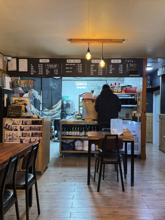 제주 산방산 맛집 토끼트멍 — 신선한 무늬오징어를 맛볼 수 있는 특색 있는 식당 제주 산방산 맛집 토끼트멍 — 신선한 무늬오징어를 맛볼 수 있는 특색 있는 식당