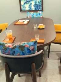 คาเฟ่สไตล์ชิโนโปตุกีสแบบโมเดิร์น