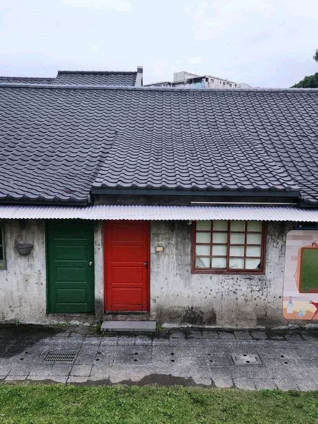 Urban Vibes & Vintage Feels 🌆✨ Urban Vibes & Vintage Feels 🌆✨