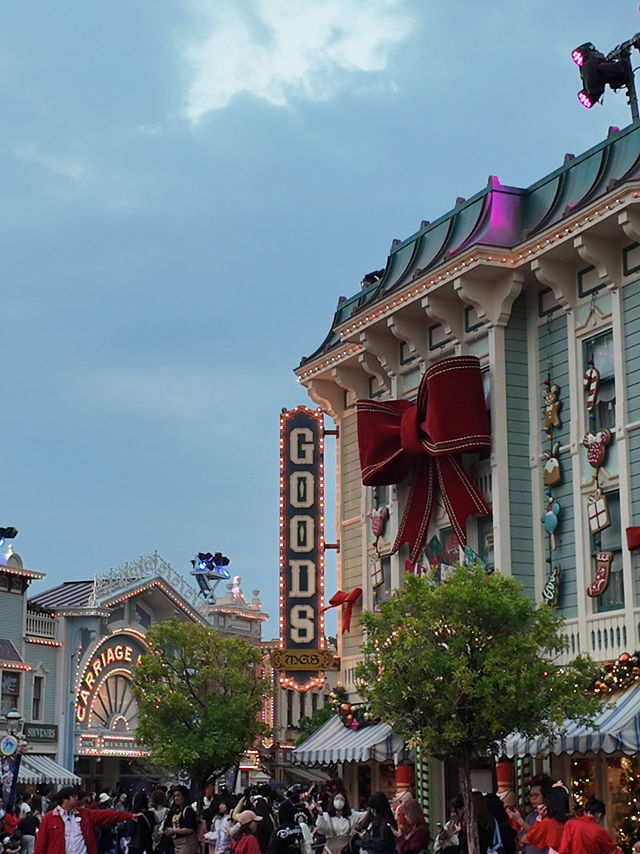Christmas vibes in Hongkong Disneyland