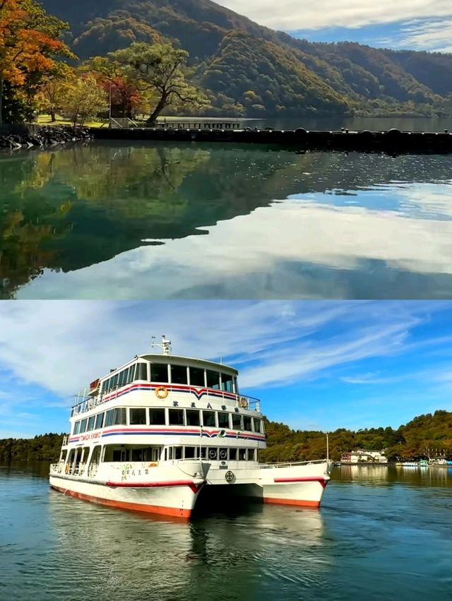 深秋絕景!十和田湖游船仿佛駛入油畫世界🍁 深秋絕景!十和田湖游船仿佛駛入油畫世界🍁