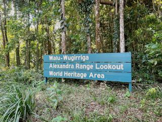 ทิวทัศน์อันสงบเงียบ ณ จุดชมวิวภูเขาอเล็กซานดรา