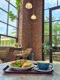 A cozy brunch café