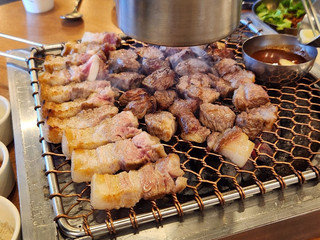 제주 애월에서 제대로 된 흑돼지 구이를 맛볼 수 있는, 노포돼지