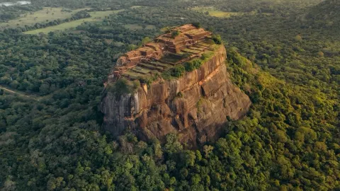 SRI LANKA IS A WHOLE WORLD OF ADVENTURE IN ONE ISLAND 🇱🇰🌿 — traveler post in Kandy