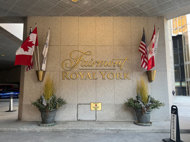 🏨 Luxury in Toronto: Fairmont Royal York