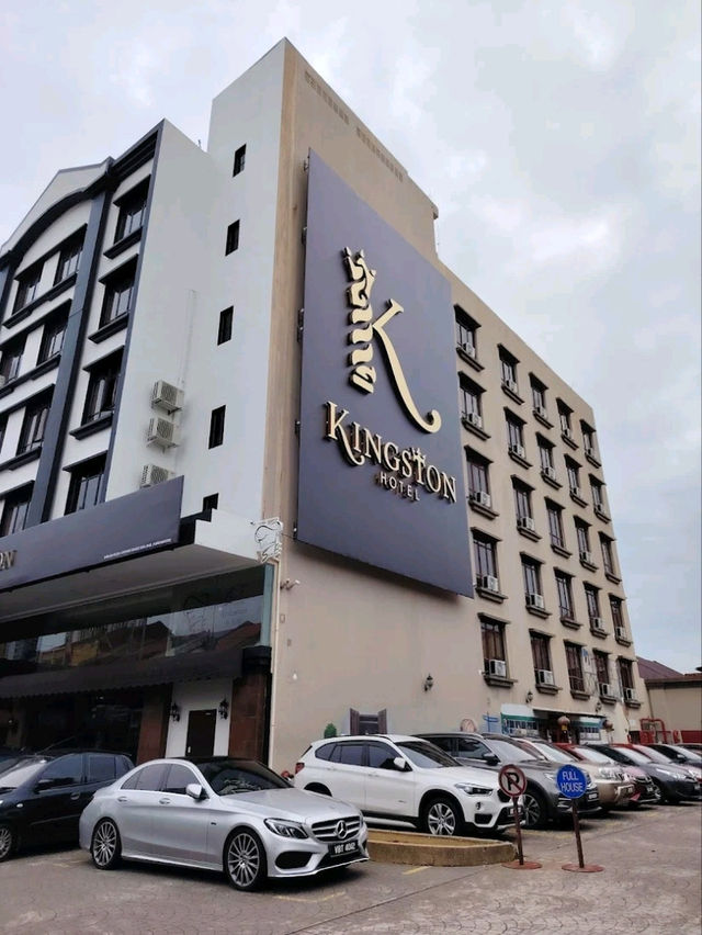 “Comfort & Convenience: Spacious Stay by Jonker”