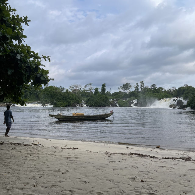Marvel at the Majestic Chutes de la Lobé 🌊🌴