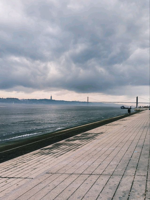 🌟 Discover the Charm of Praça do Comércio in Lisbon 🇵🇹🚶‍♂️