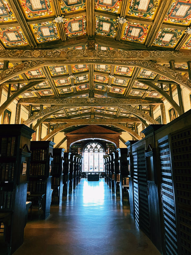 Step Into Oxford’s Oldest Library: Duke Humfrey’s Library! 📖