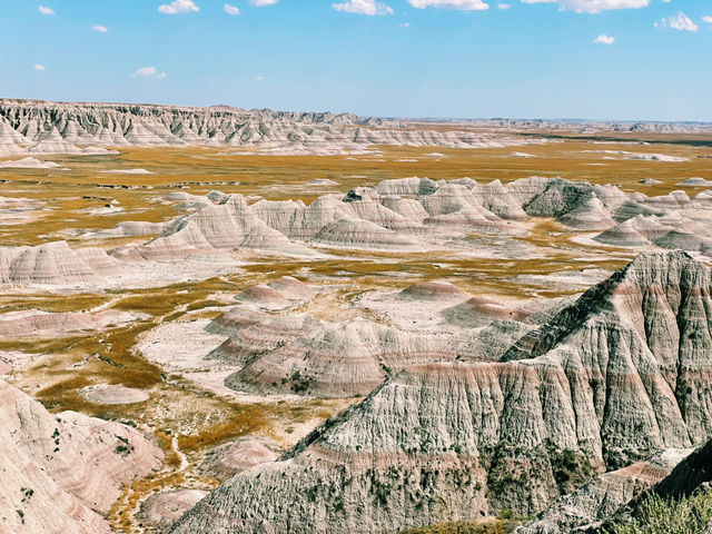 🥾 Top Hikes in Badlands National Park – Walk Among the Wild Formations 🌄