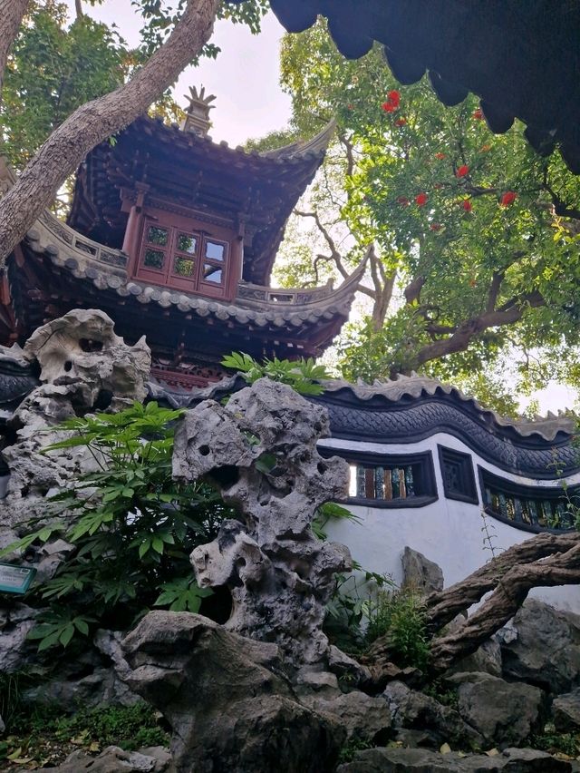 Have you experienced the calm of Yu Garden yet? 🌸🎐🎋