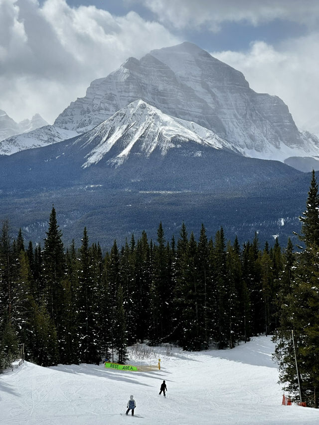 Save $100 when skiing in Canada 🇨🇦 