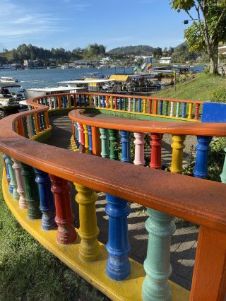 コロンビア旅行：これまで見た中で最もカラフルな街、それがグアタペ！