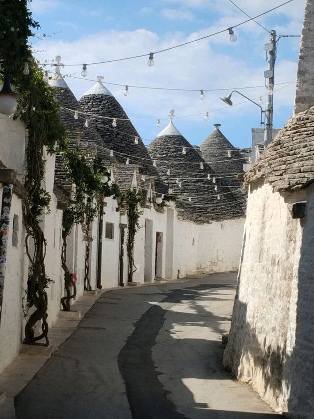 🎃 Magic in Alberobello, Italy! 🕯️ 🎃 Magic in Alberobello, Italy! 🕯️