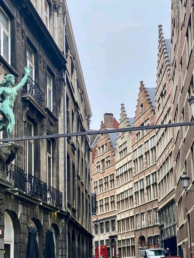 Antwerp: Europe's Diamond Capital (80% of World Trade) Antwerp: Europe's Diamond Capital (80% of World Trade)