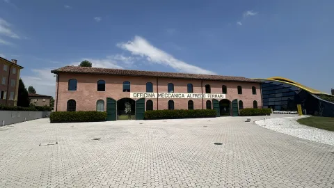 🇮🇹 พิพิธภัณฑ์เฟอร์รารี่ โมเดนา: สถานที่ที่คนรักรถต้องมาเยือน 🏎️🔥 — traveler post in โมเดน่า