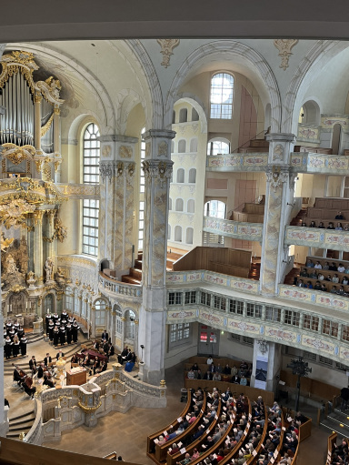 ドレスデン聖母教会は、ドイツ・ザクセン州の州都ドレスデン旧市街に
