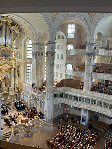 ドレスデン聖母教会は、ドイツ・ザクセン州の州都ドレスデン旧市街に