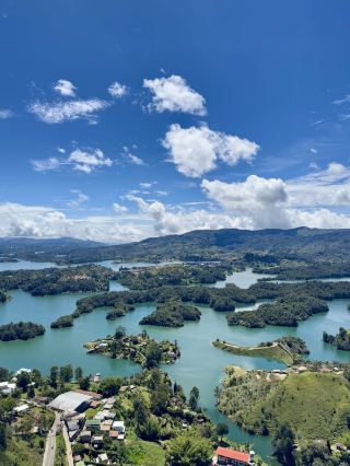The Colorful Lakeside Rock: Guatapé, Colombia 🇨🇴🎨
